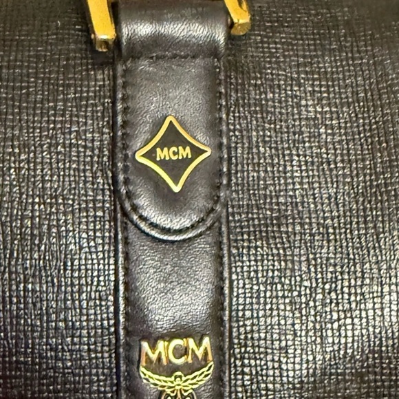 MCM München Barrel Shoulder Bag - Black Textured Leather Gold Zipper authentic - Picture 12 of 15